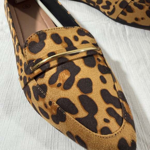 Obtaom Women's Pointy Toe Loafer Flat Comfortable Faux - Picture 2 of 6